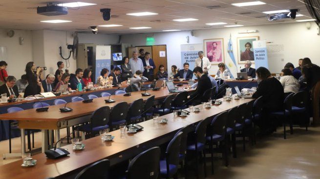 Reunión de comisión en Diputados para lograr dictamen del proyecto de ley de blanqueo.