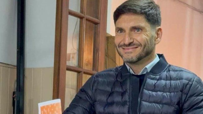 Pullaro votó cerca de las 9 de la mañana en Hughes.