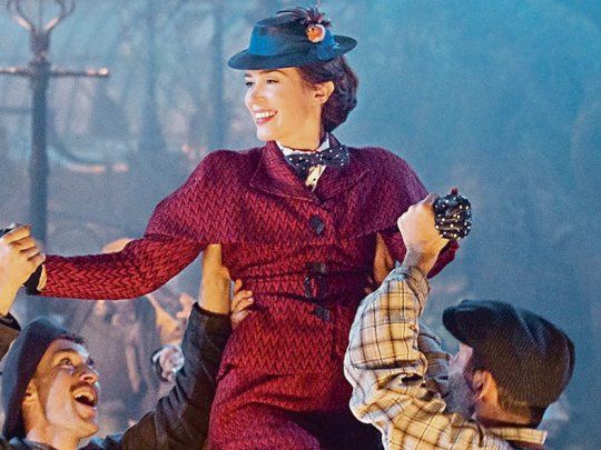 Mary Poppins. Emily Blunt tiene a su cargo el papel que consagró en 1964 a Julie Andrews. La película será lanzada en los EE.UU. poco antes de la Navidad, para que sea elegible en los Oscars del año próximo.