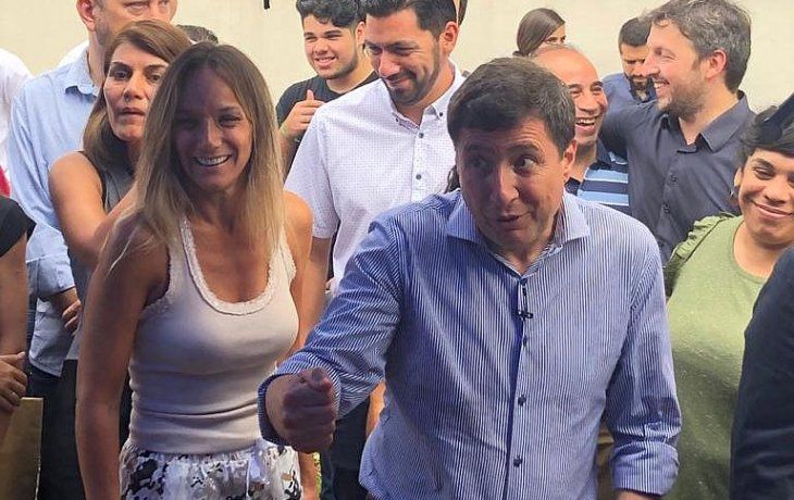 Arroyo y Galmarini repartieron mas de 17 mil tarjetas en un operativo en la Universidad Tecnológica Nacional de General Pacheco.