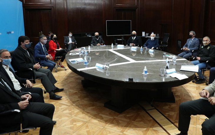 Al encuentro concurrieron por SMATA Mario Manrique y Julián Dominguez; por UOM, Antonio Caló; por ADEFA, Daniel Herrrero y Fernando Rodríguez Canedo; por ADIMRA, Gerardo Ventulo y Fernando Aragón; y por AFAC, Carlos Maseda y Juan Cantarela.