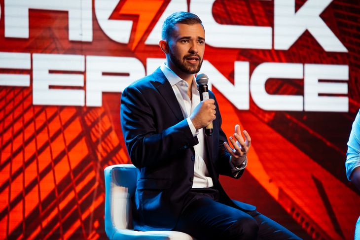 Mossu, al frente de una de sus tantas conferencias sobre la función del Mossu, al frente de una de sus tantas conferencias sobre la función del