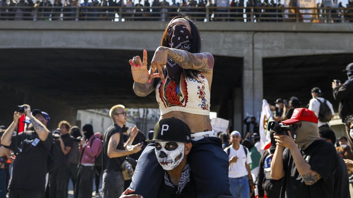 Military rebel against Donald Trump in support of protests in Los Angeles