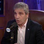 Luis Caputo aclaró que los cambios en el sistema de bandas no impactarán en el precio del dólar. Luis Caputo aclaró que los cambios en el sistema de bandas no impactarán en el precio del dólar.