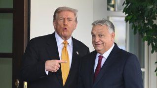 Trump mostró su simpatía por el vencedor Magyar aunque describió a Orbán como un buen hombre. Trump mostró su simpatía por el vencedor Magyar aunque describió a Orbán como un buen hombre.