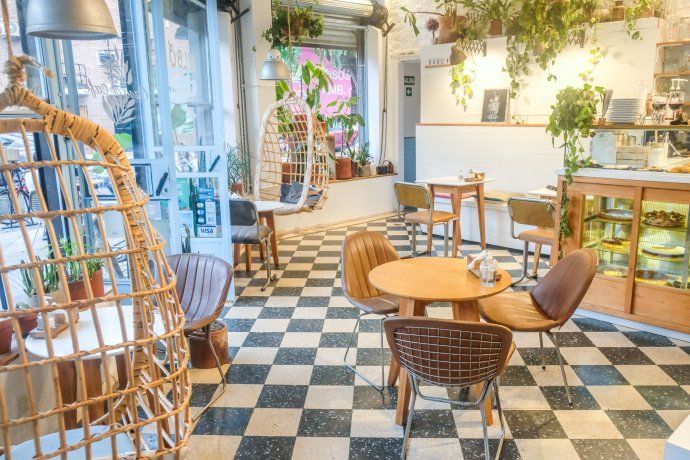 Las variedades incluyen Red Velvet con chips de chocolate blanco, Pistacho como opción premium, Vainilla y chocolate con chips semiamargos y Chocolate con frambuesa, que combina intensidad y frescura. 