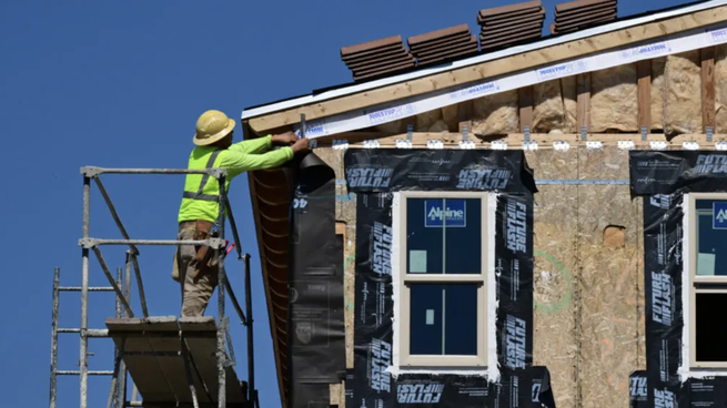 Venta de viviendas en EEUU toca mínimo histórico por alza de hipotecas.