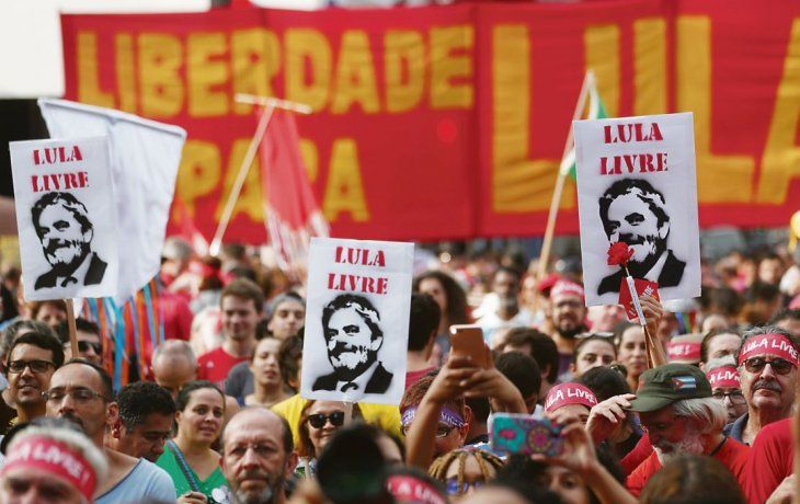 Lula completó un año preso y solo acumula dudas