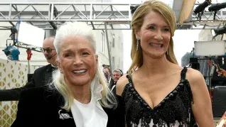 Dianee Ladd junto a su hija Laura Dern. Dianee Ladd junto a su hija Laura Dern.