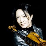 Akiko Suwanai, una de las mejores violinistas del mundo, toca en el Teatro Colón en conmemoración de los 140 años de la inmigración japonesa en Argentina. Akiko Suwanai, una de las mejores violinistas del mundo, toca en el Teatro Colón en conmemoración de los 140 años de la inmigración japonesa en Argentina.