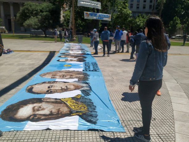 El Frente de Todos (FdT) apelará a la celebración del Día del Militante para dar una muestra de unidad y de relanzamiento del Gobierno después de las elecciones legislativas del domingo, a través de una movilización a Plaza de Mayo que tendrá al presidente Alberto Fernández como único orador y que congregará a todos los sectores de la coalición oficialista.