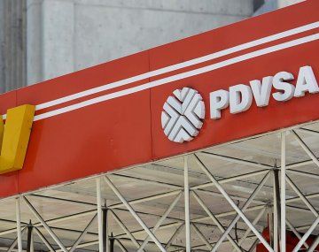 La petrolera estatal de Venezuela PDVSA ordenó a algunas estaciones de servicio cobrar en dólares el diésel.