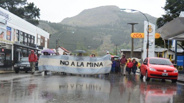 Habitantes de Esquel durante una marcha contra la minería, en 2018.