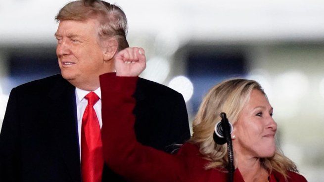 Marjorie Taylor Greene perteneciente al Partido Republicano que ejerce, desde 2021, como representante de los Estados Unidos por el 14.º distrito congresional de Georgia.​