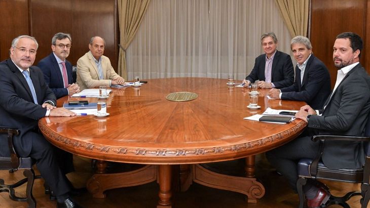 La UIA se habían reunido con Luis Caputo hace semanas