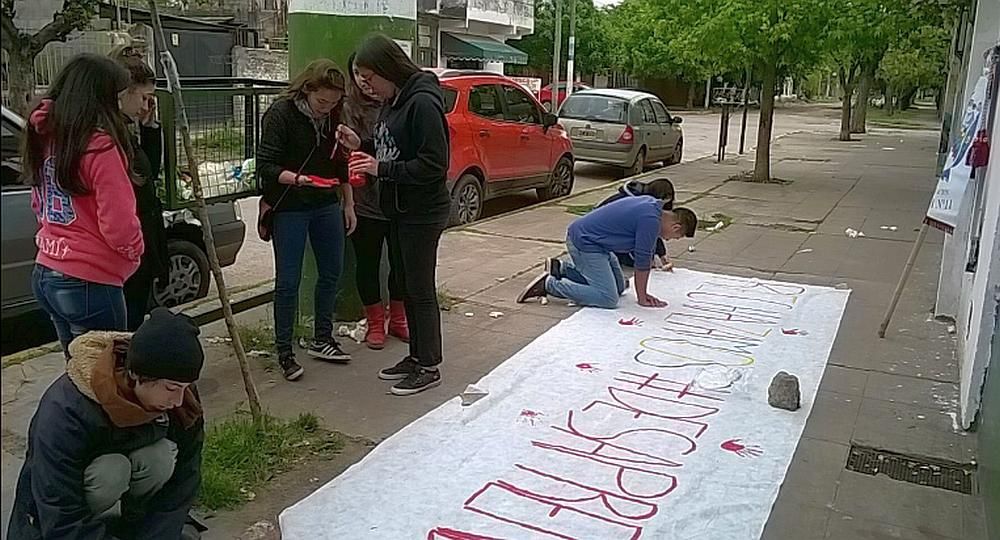Estudiantes de escuelas de Ituzaingó también se plegaron a las quejas contra el examen.