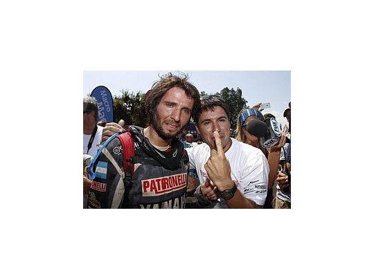 Marcos Patronelli fue recibido por su hermano Alejandro, bicampeón defensor (Foto: www.dakar.com).