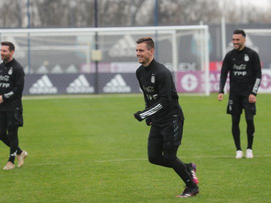 Lo Celso ya está recuperado y entrenó junto a sus compañeros de Selección.