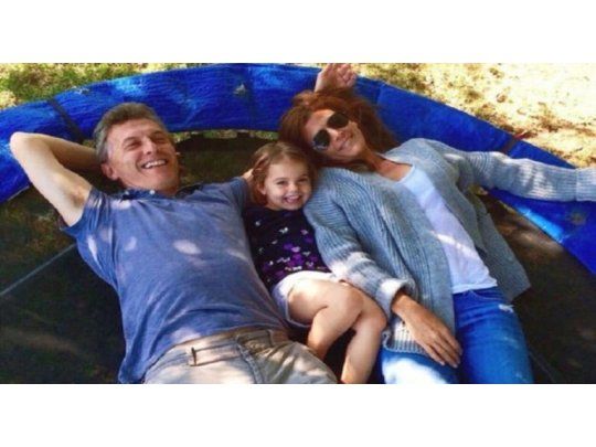Macri junto a Juliana Awada y su hija Antonia, en una de sus visitas a la residencia de Chapadmalal.