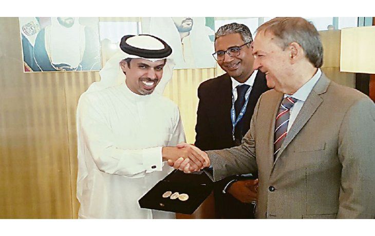 vínculo. Schiaretti, en Dubái con el director general de la Cámara de Comercio e Industria, Hamad Buamim.