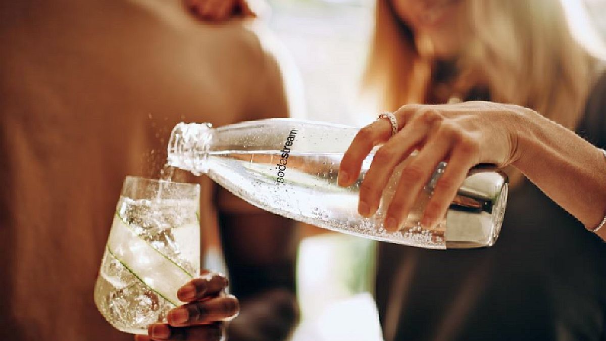 Hydration in summer: is drinking soda the same as water?
