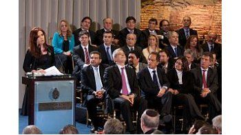 Cristina de Kirchner y parte del gabinete nacional y algunos mandatarios provinciales.