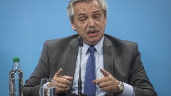 alberto firmo decreto para reestructurar parte de la deuda por u$s68.842 millones