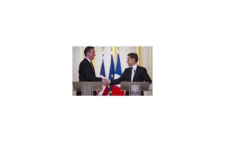 El premier británico, David Cameron, compartió una conferencia de prensa con su par francés, Nicolás Sarkozy.