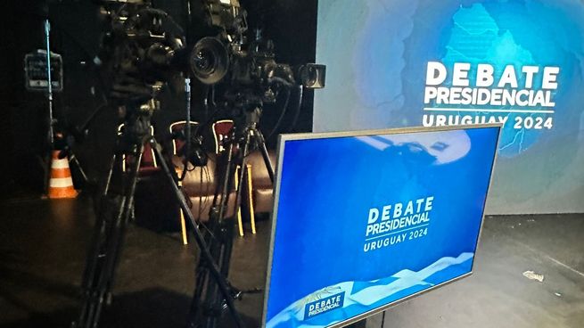 Yamandú Orsi y Álvaro Delgado ultimaron los detalles para el debate en el Estudio 9.