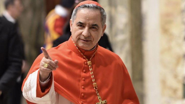 Angelo Becciu, sacerdote despedido por el Papa el año pasado por acusaciones de malversación de fondos
