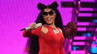 Nacida en Trinidad y Tobago, pero Estadounidense por elección y fanática de Trump. Nacida en Trinidad y Tobago, pero Estadounidense por elección y fanática de Trump.