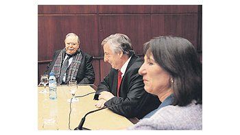 ámbito.com | El presidente Néstor Kirchner y laministra Felisa Miceli se reunieroncon directivos de empresasalimentarias, entre ellos, PascualMastellone.