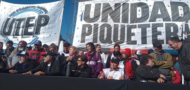 Organizaciones sociales marchan al Ministerio de Capital Humano. Organizaciones sociales marchan al Ministerio de Capital Humano.