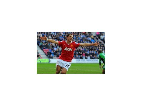 El mexicano Javier Hernández convirtió dos goles en la victoria de su equipo.