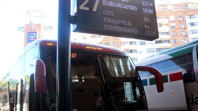Los ómnibus interdepartamentales paran en Uruguay.