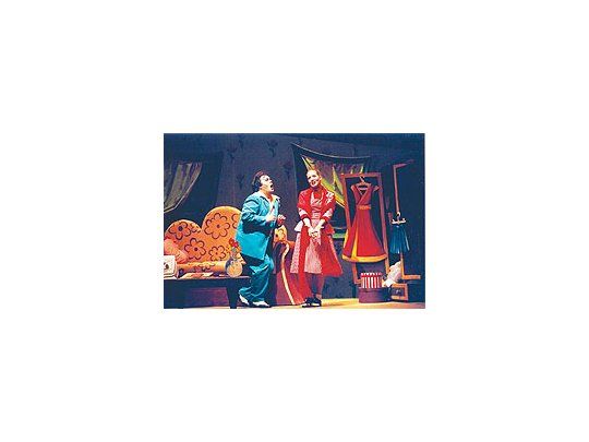 Roberto de Candia, forzado a una actuación vulgar, y Elena Belfiore, insuficienteRossina, en «El barbero de Sevilla» de Rossini.