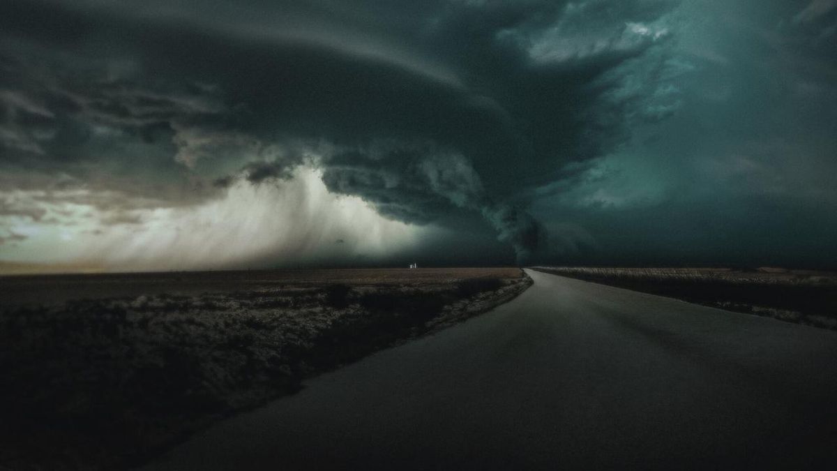 A tornado destroyed a couple everything they had and found one of the most precious objects at 160 kilometers