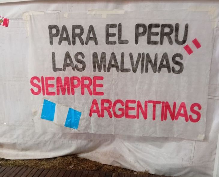 El respaldo de Perú a la Argentina por Malvinas, presente en el Festival Nacional e Internacional de Poncho, en Catamarca. El respaldo de Perú a la Argentina por Malvinas, presente en el Festival Nacional e Internacional de Poncho, en Catamarca.