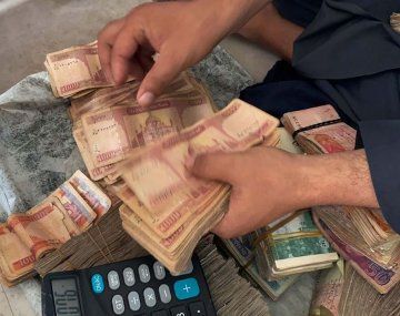 Los talibanes cuentan con recursos financieros propios, pero enfrentan una escasez de billetes.