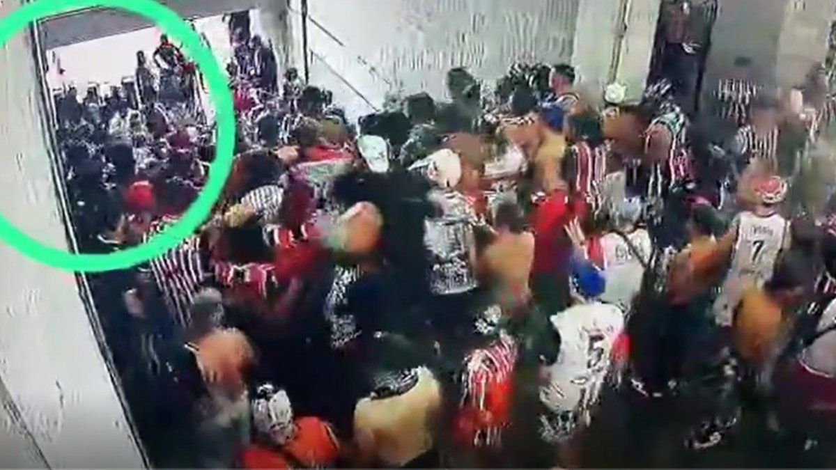 Video: this is how they stabbed the Chacarita fan to death in the middle of the game