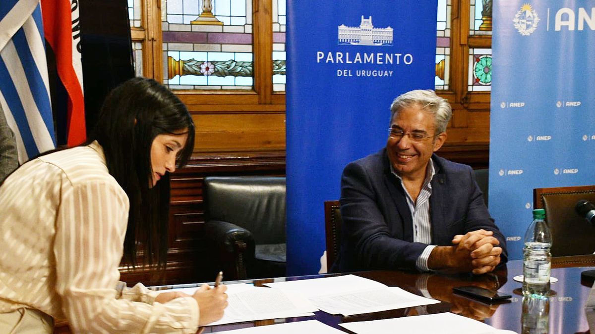 The Frente Amplio maintains that the appointment of Virginia Cáceres as head of the ANEP is illegal