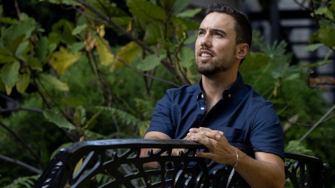 Desde su retiro, se dedica a ayudar a otros deportistas a manejar la presión y la ansiedad.
