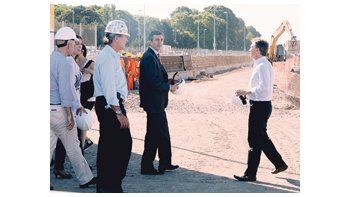 Florencio Randazzo y Mauricio Macri se encontraron ayer en la Autopista Illia para recorrer las obras de extensión de ese camino que encara el Gobierno de la Ciudad de Buenos Aires.