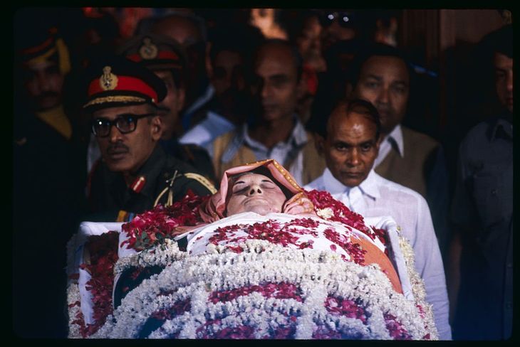 Es asesinada la primera ministra de India, Indira Gandhi en 1984.