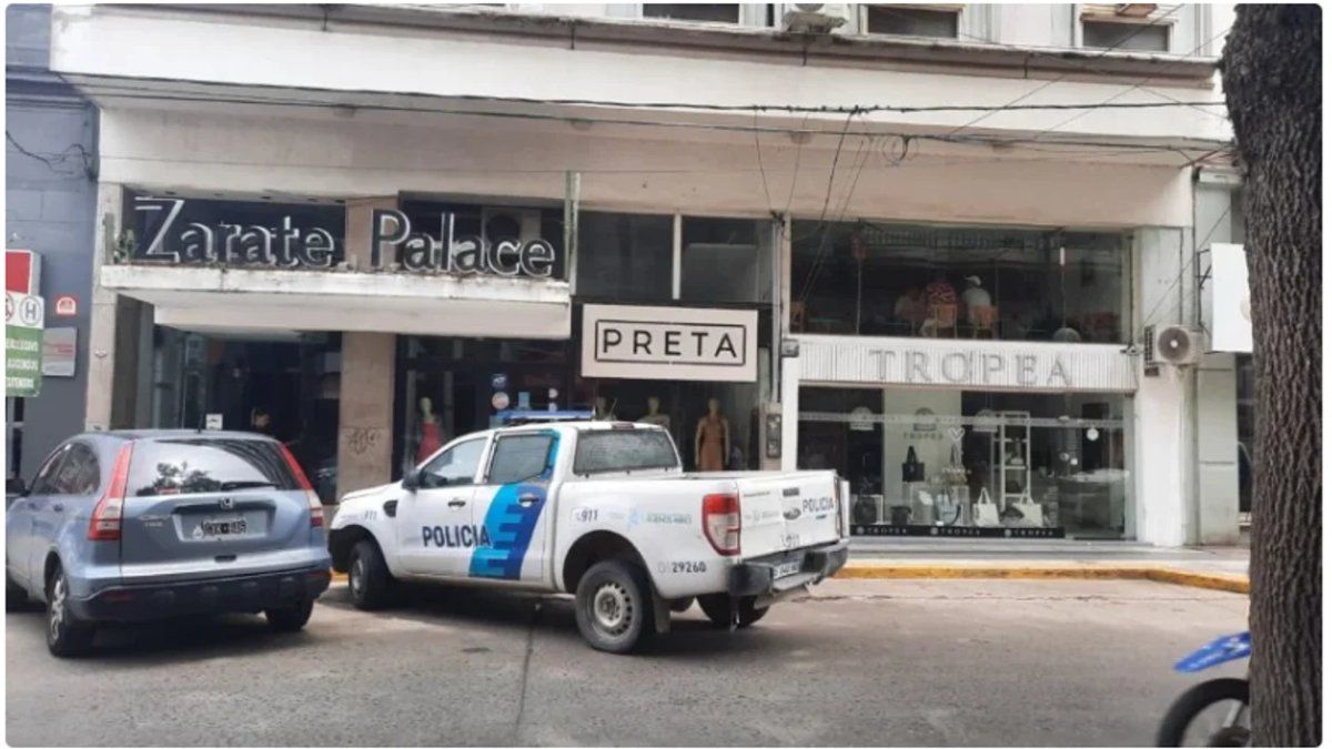 A woman stabbed her boss because he did not increase her salary