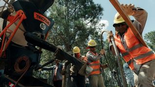 En Misiones, avanzan las obras en el tendido eléctrico financiadas por la CAF. En Misiones, avanzan las obras en el tendido eléctrico financiadas por la CAF.