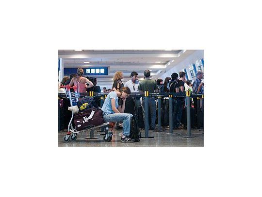 Tras una reunión que no llegó a buen puerto, entre el sindicato de la Empresa Argentina de Navegación Aérea (EANA) y&nbsp; y la Subsecretaria de Trabajo de la Nación, el Gobierno dictará en breve la conciliación obligatoria.