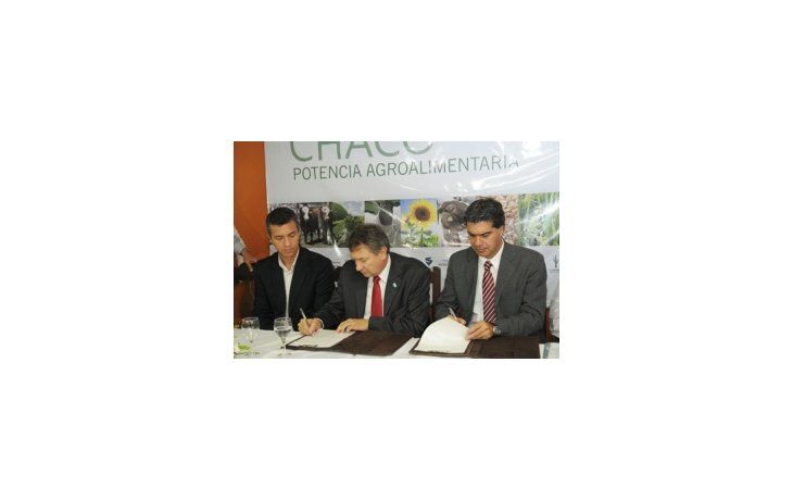El ministro de Agricultura de la Nación, Norberto Yauhar, y el gobernador de Chaco, Jorge Capitanich, encabezaron una jornada de trabajo en el departamento de Bermejo.
