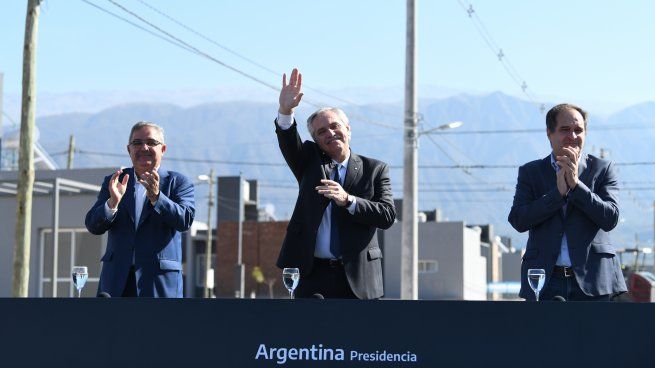 Raúl Jalil, Alberto Fernández y Santiago Maggiotti.