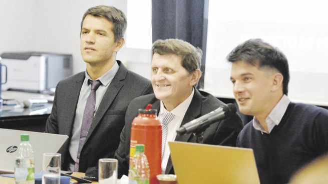 detalles. El ministro de Hacienda de Misiones. Adolfo Safrán, durante la presentación de la letra chica del proyecto de presupuesto provincial 2023 ante los diputados locales.